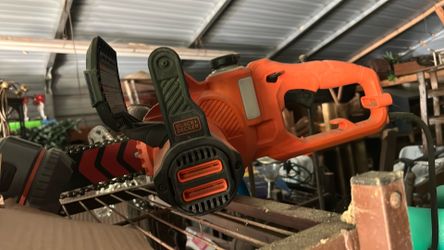 Black and decker electric chain saw 50 dollars 3 drawers large cubby 15 dollars