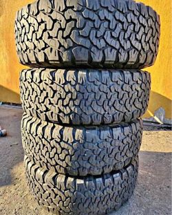 285/65/18 Bfgoodich Set de Tirez con 70% de vida las 4