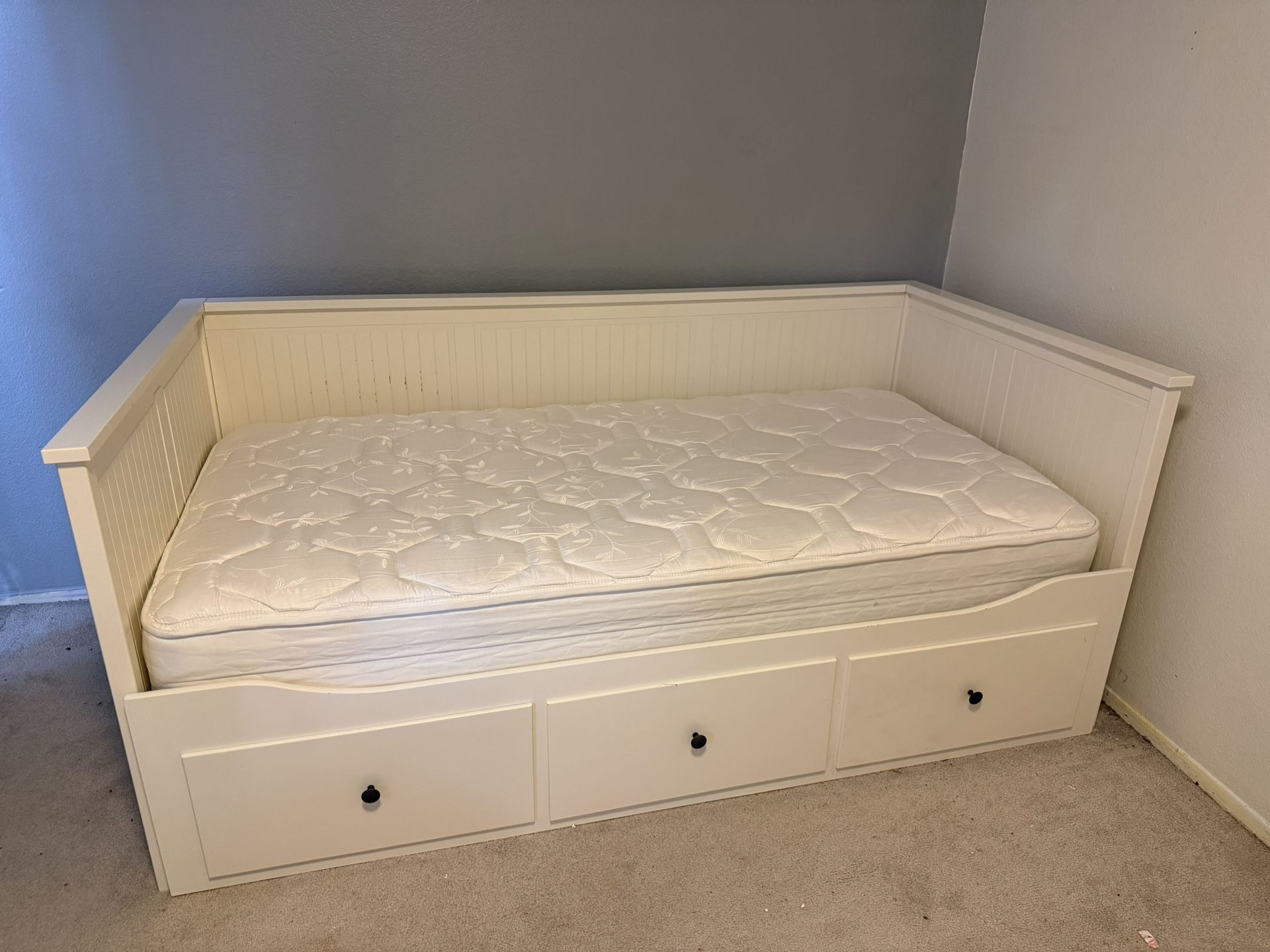 IKEA Hemnes Twin Daybed with storage