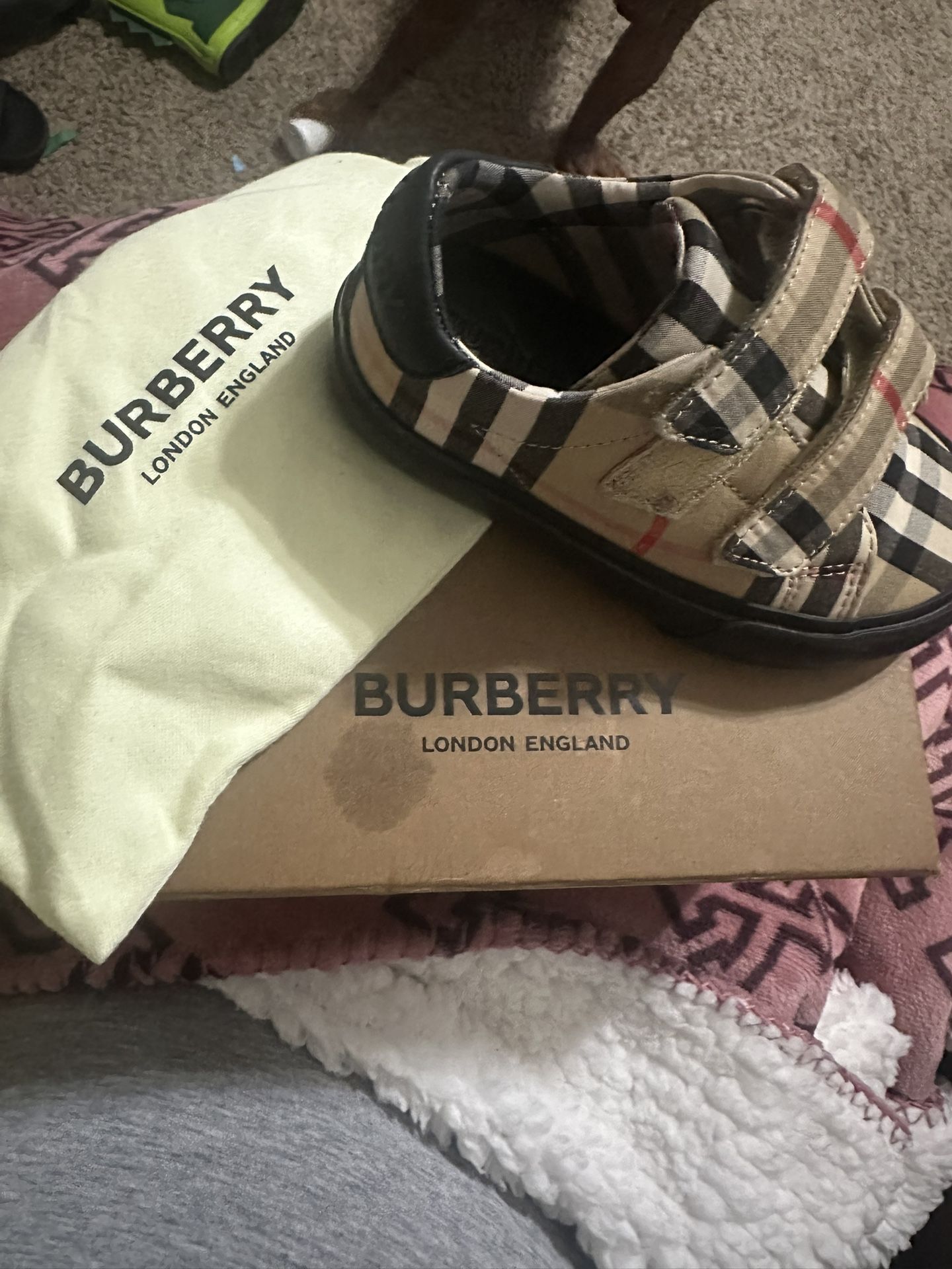 Burberry Shoes Size 24