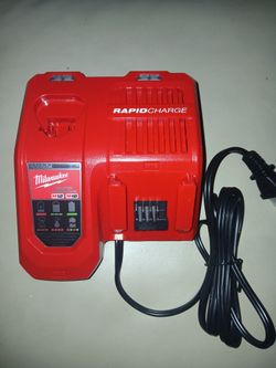 Milwaukee
M12 and M18 12-Volt/18-Volt Lithium-Ion Multi-Voltage Rapid Battery Charger