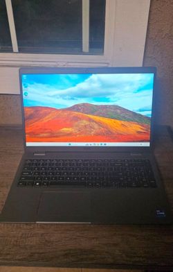 Dell Latitude 3540 15.6" i7-1355U 16GB 256GB SSD Backlit Keyboard 2023