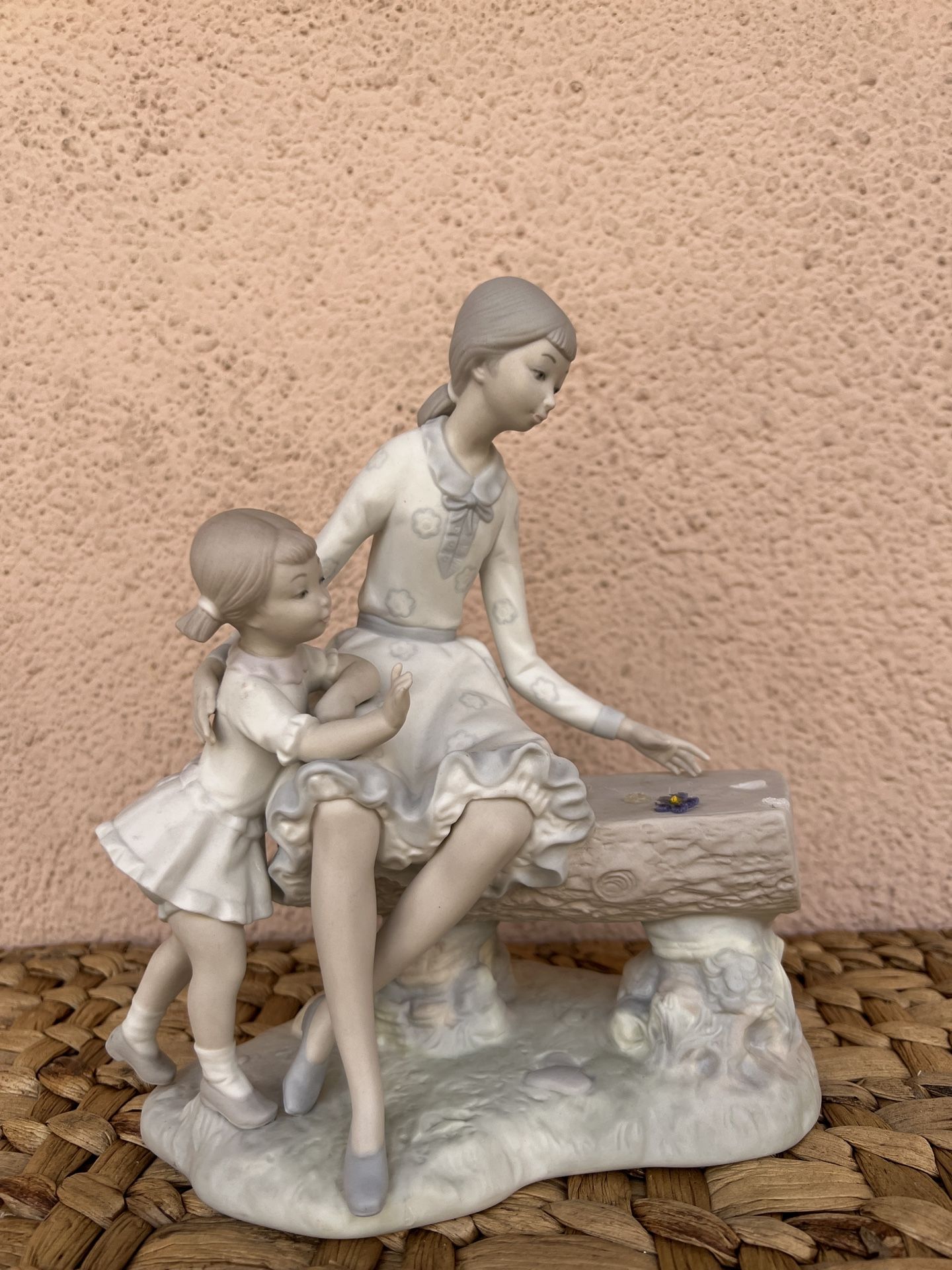 Lladro Early NAO Rare Mother & Daughter on Bench Feeding Birds 1970's