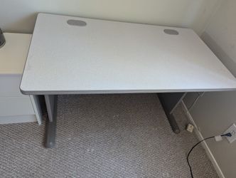 Modern Office Desk with Cable Management – 47.5" x 27" (Light Grey)