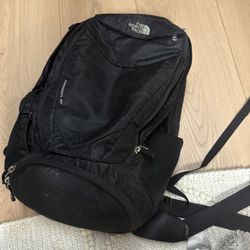 LOW PRICE MOVING- $300 RETAIL NORTH FACE BLACK FULL SIZE BACKPACK 