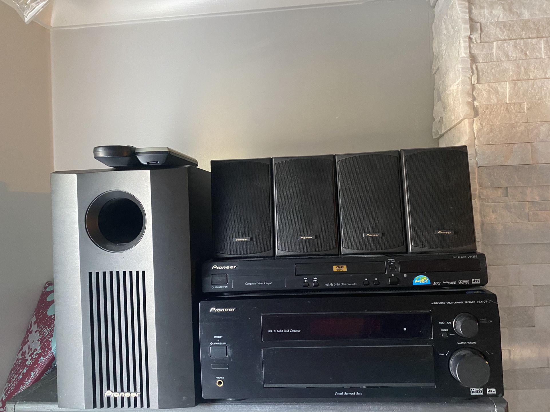 Surround Sound System w. Receiver, DVD Player, and Sub-woofer!