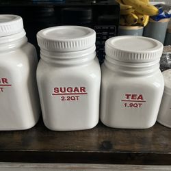 Set of kitchen canisters 