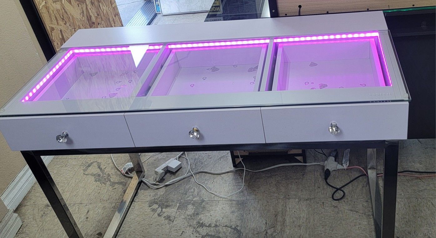 New Vanity Desk With Lights Sample Floor Only $400