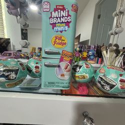 MINI BRANDS FRIDGE & 4 MINI VERSE