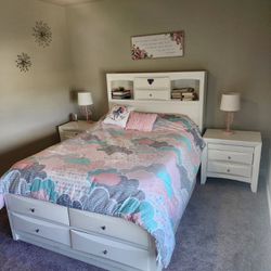 Beautiful  Bedroom Set- All Included! 
