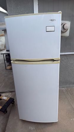 Whirlpool Top-Freezer Refrigerator