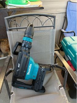 Makita XGT 80 volts demolition hammer