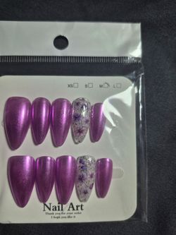 Press on nails
