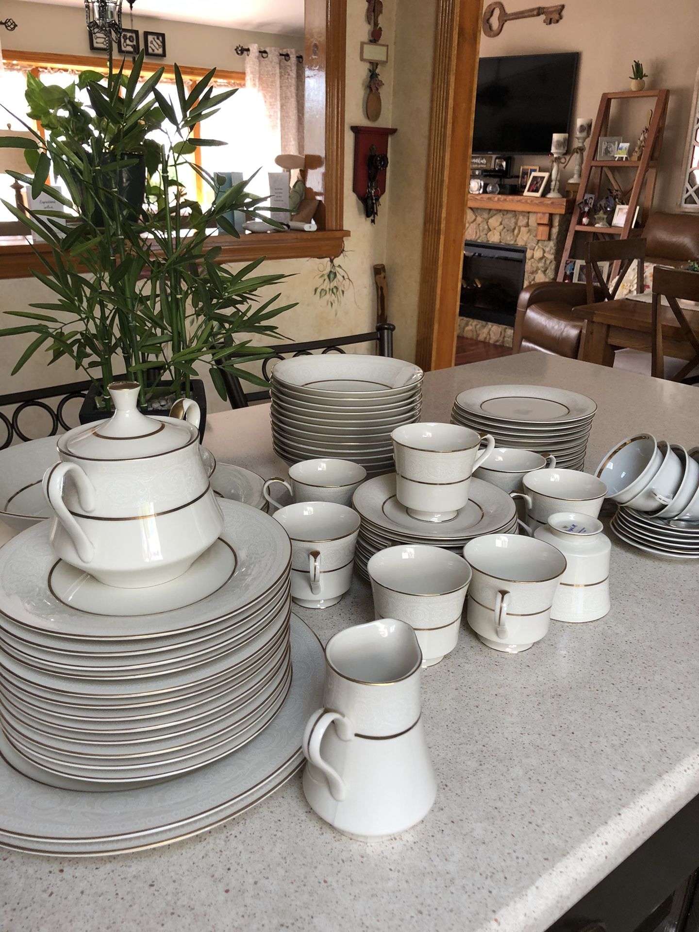 Royal M Fine China Engagement Pattern