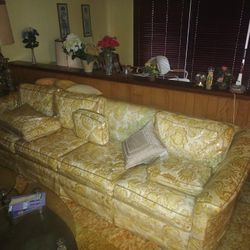 Used Excellent Shape Furniture Lamps And End Tables With This Package