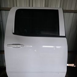 2014-2018 CHEVROLET SILVERADO AND GMC SIERRA 1(contact info removed) 3500 REAR DOOR PASSENGER SIDE GOOD CONDITION