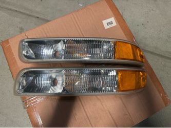 2003 Chevy Suburban front bumper turn signal and parking light