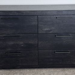 Living Spaces “Derrier” 6 Drawer Dresser