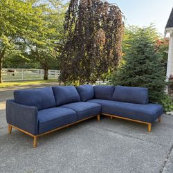 Macy’s Jollene Sectional Sofa *Delivery*