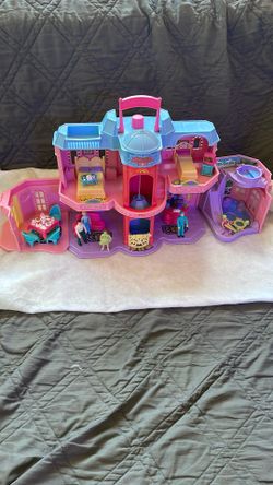 Sweet Streets Hotel with Dolls Play Set