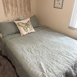 Full/ Queen Size Bed Quilt 
