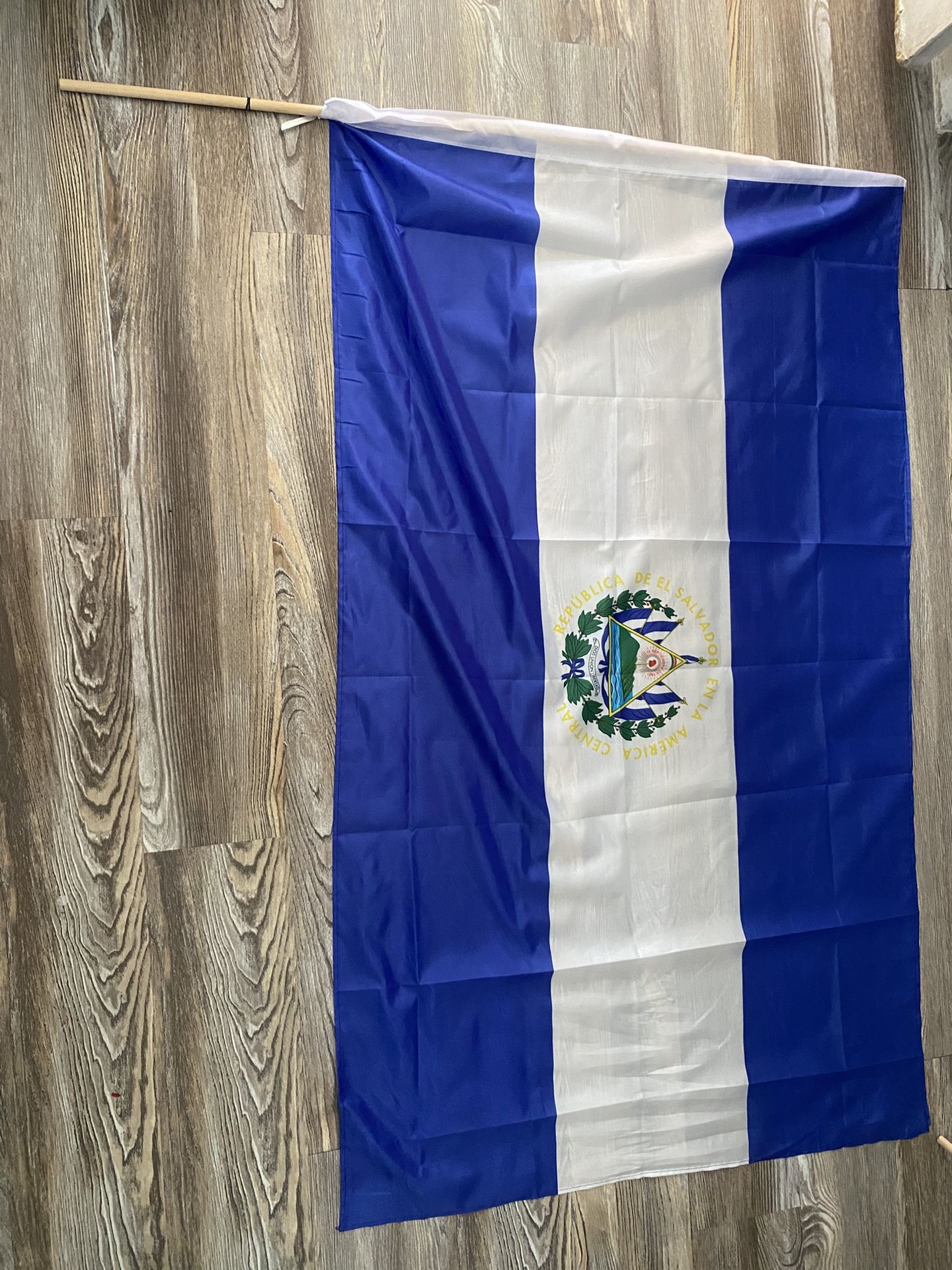 El Salvador Flag( Bandera Con Palo) El Salvador