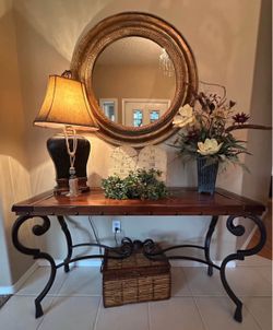 Beautiful Old World Style accent table. Solid built, very heavy.