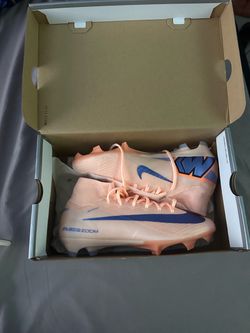 Soccer shoes Soccer shoes