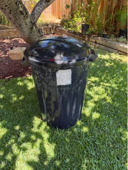 32 gallon trash can $15