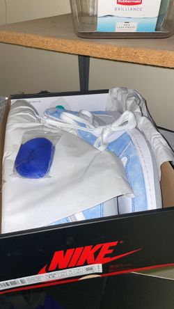 Air Jordan Retro 1 Hyper Royal