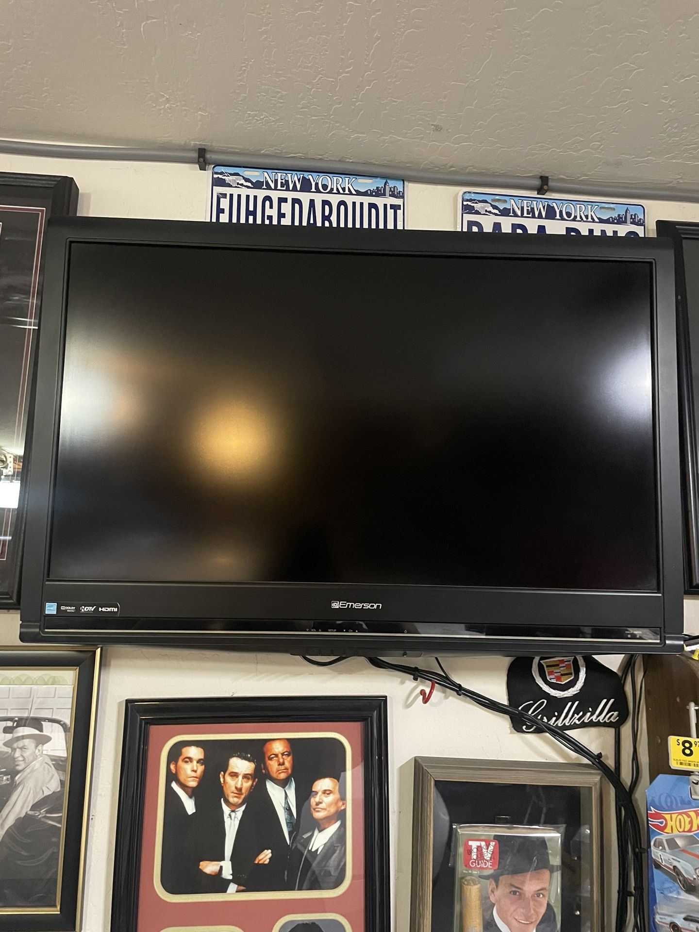 Flatscreen TV 32 Inch Emerson