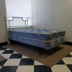 Twin size set - can DELIVER almost anywhere for $20 extra - gently used and in very good condition 😍