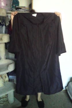 Graduation gown size 4'11 - 5'0