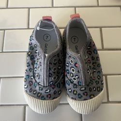 Cat & Jack Size 7 Shoes 5$ OBO
