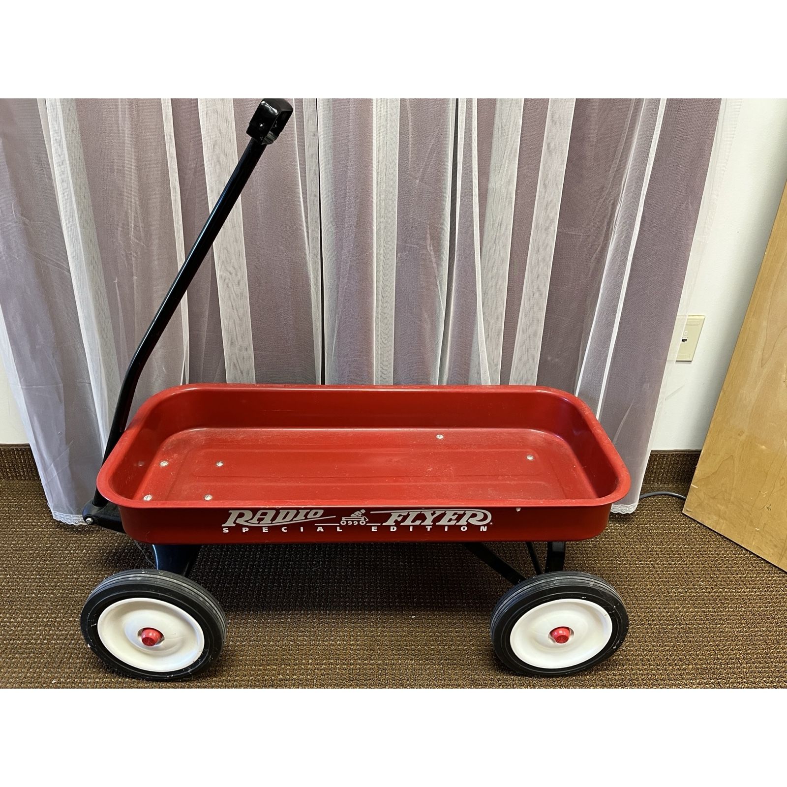 Radio Flyer Classic Red Wagon. Little Red Steel FUNomenal Wagon for Kids