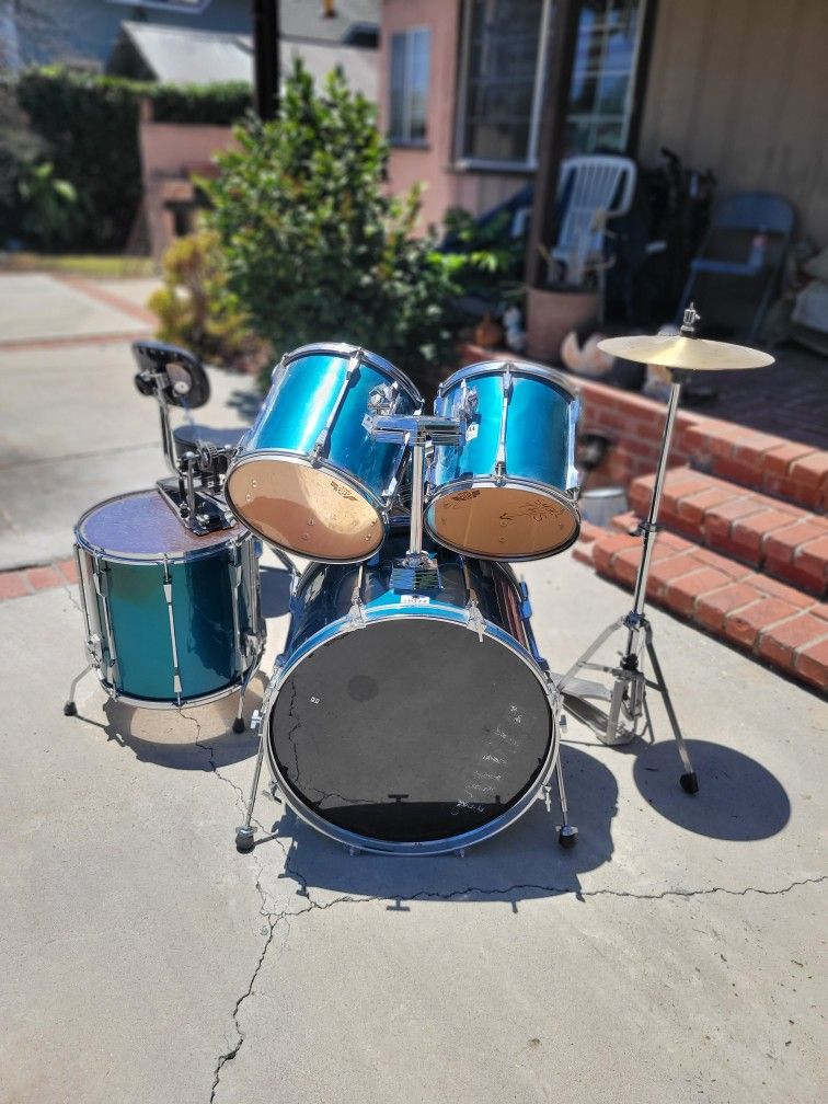 TAMA ROCKSTAR DX DRUM SET