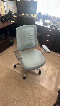 Branch Ergonomic Chair (light blue)
