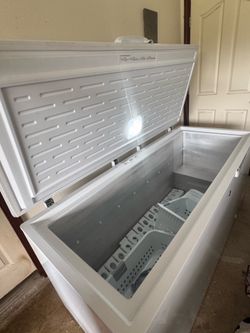 ! MOVING SALE! GE 21.7 Cu. Ft. Garage Ready Chest Freezer – Excellent Condition – $999