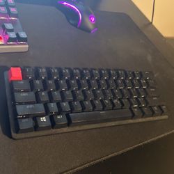 Razor Huntsman Keyboard | Purple Linear Switches 