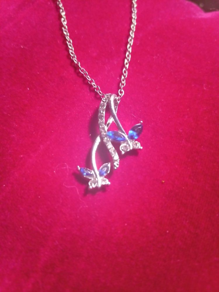 TWIN BUTTERFLY PENDANT & NECKLACE