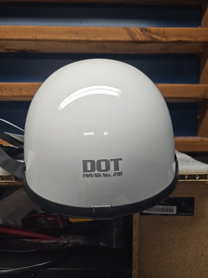 Size Medium - DOT helmet FMVSS NO. 218. New. WHITE