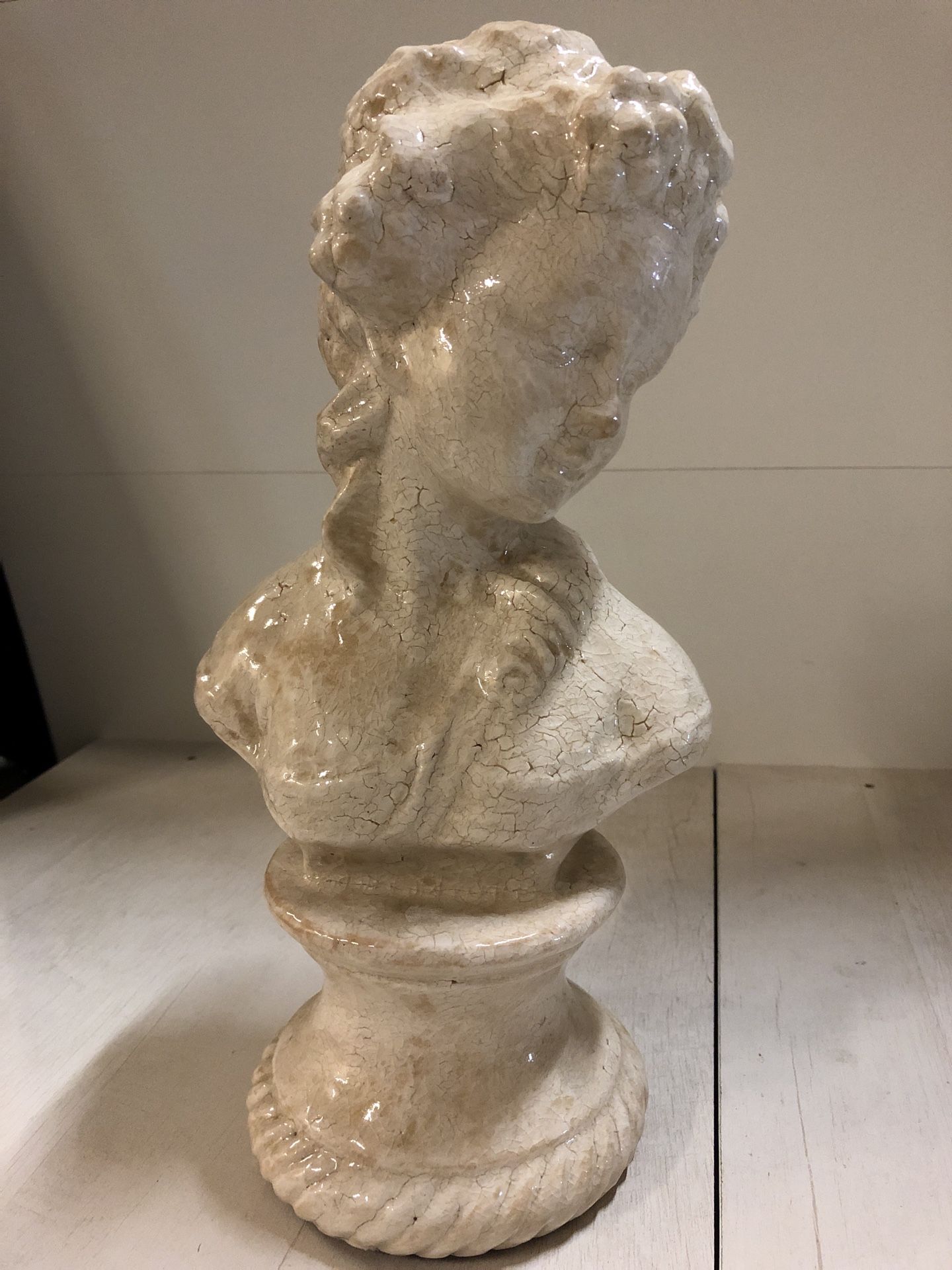 Beautiful Home Decor Cracked Ceramic Design Roman Woman