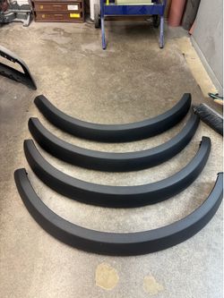 New OEM 2021–2026 Ford Bronco Fender Flare Set of 4 Factory Black Never Installed