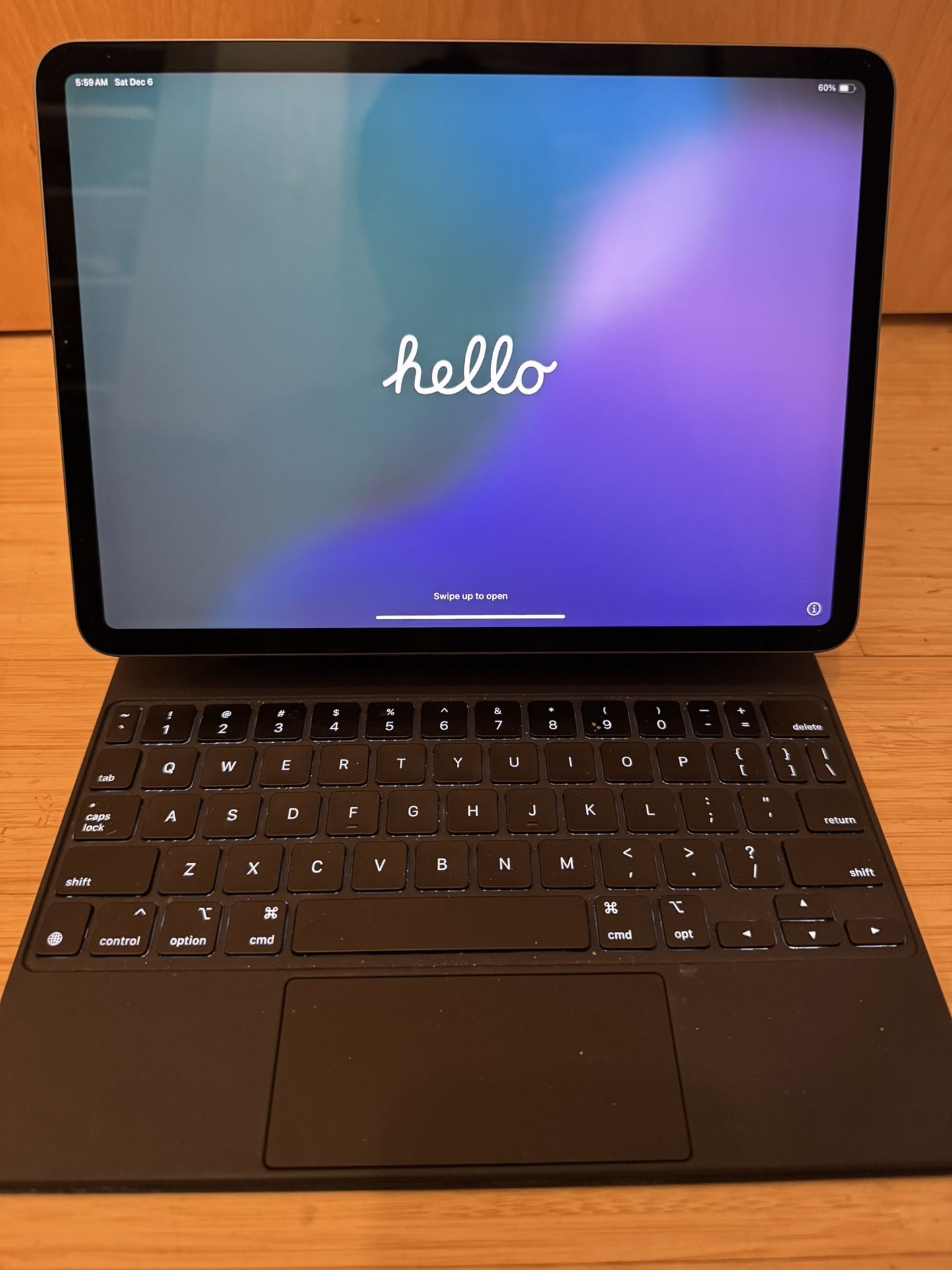 Apple iPad Pro 11 64gb WiFi 1st Gen Space Gray w/ Magic Keyboard + Pencil