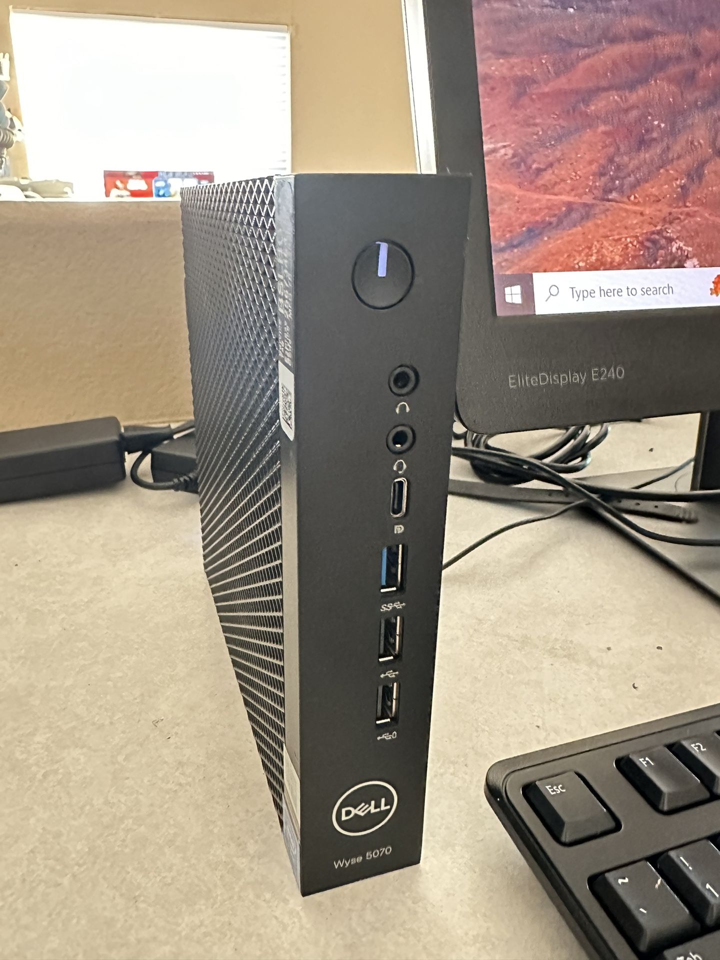 24” Dell Mini Pc 8gb 128gb Windows 10 Office for Sale in Phoenix, AZ ...