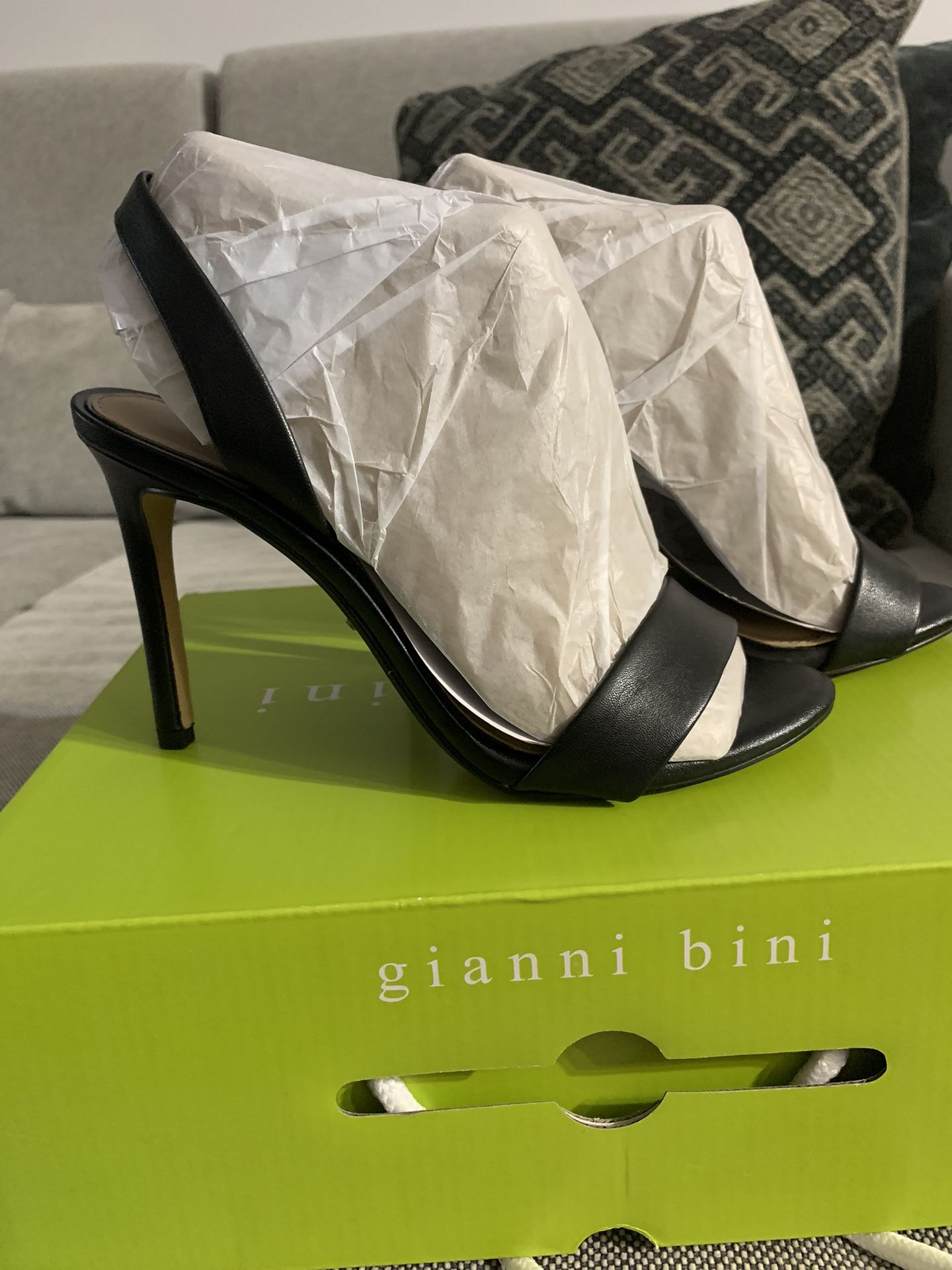 Gianni Bini size 61/2 High Heels 