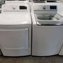 LG MEGA CAPACITY 5.2CU FT Top Load Washer And Gas Dryer Set 