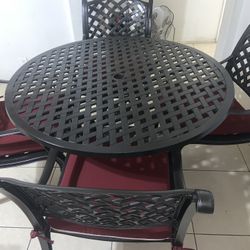 9 Pieces  Outside Patio Furniture Like New