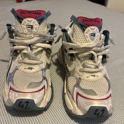 REAL BALENCIAGA RUNNERS SIZE 9