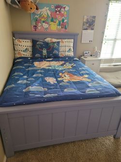 Full-size Lavender bedframe